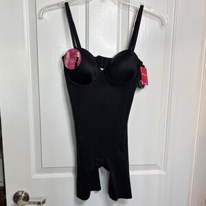 NWT SPANX Strapless Mid-Thigh Cupped Bodysuit in black size M
